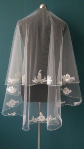 Фата с кружевными элементами