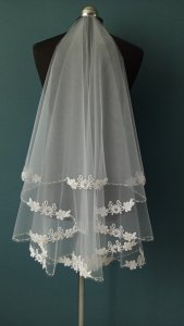 Фата с кружевными элементами
