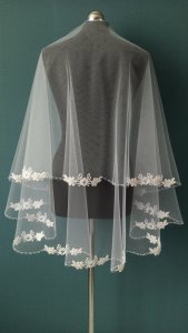 Фата с кружевными элементами