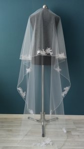 Фата с кружевными элементами